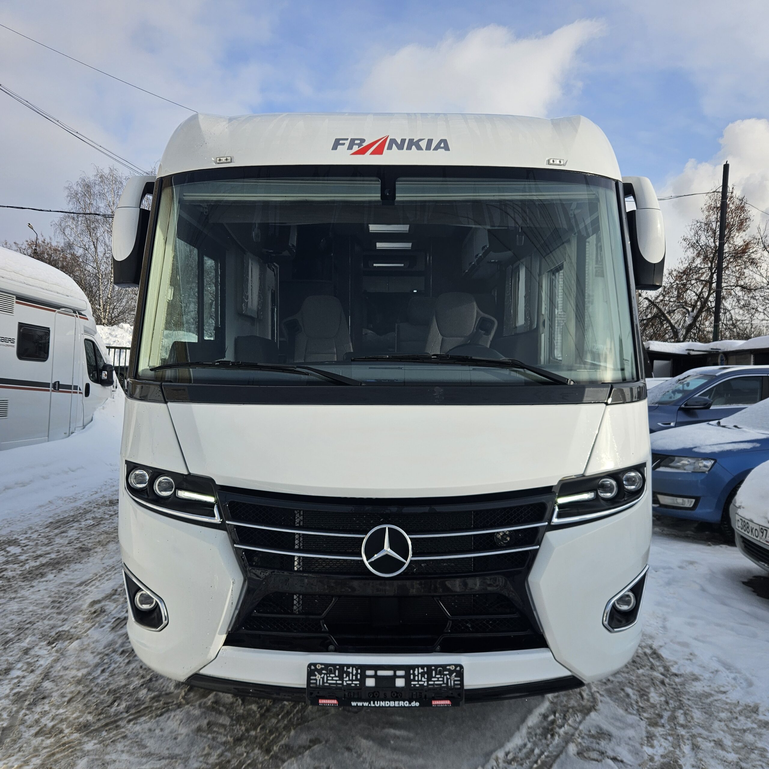 Автодом интеграл премиального производителя FRANKIA I7400  купить автодом в Москве, кемпер, каталог автодомов